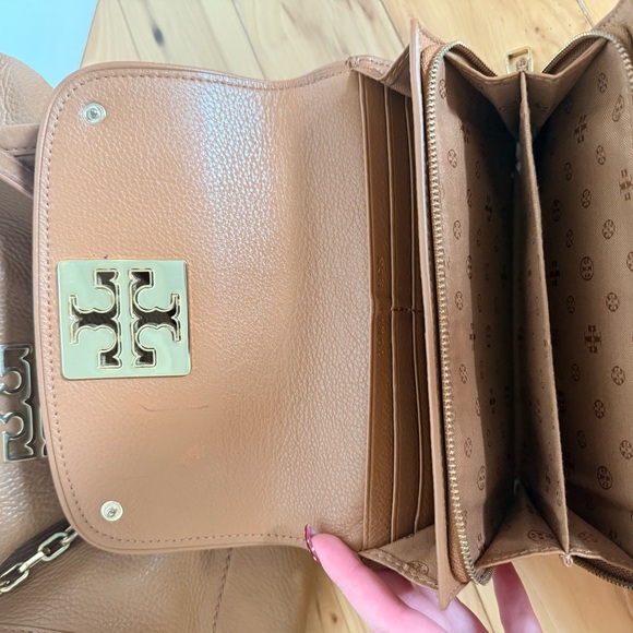 Tory Burch Tan Leather Shoulder Bag Set - Picture 8 of 11